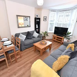 https://zone-1-smart-two-bed-apartment-near-tower-bridge.cambridgehotelsuk.com