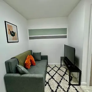  Apartment Stylish One Bedroom & A Sofa Bed