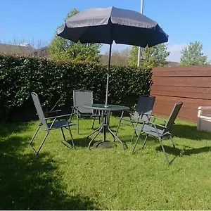  Apartment The Cozy Stay, Sleeps 6 , 2 Large Parking Spaces, Private Garden Walking Distance To Bay And Centre Pets Welcome
