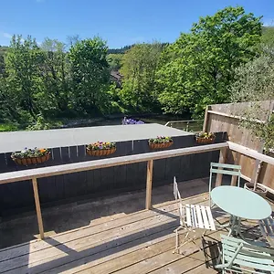  Apartment Ty Taf 2 Bed With Deck & Easy Transport Links